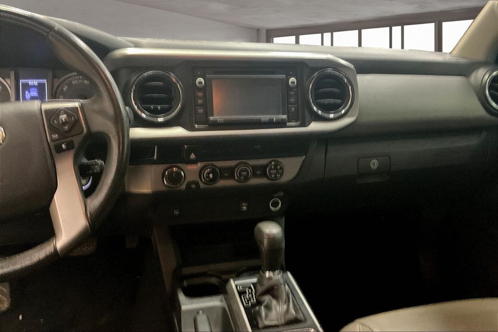 2017 Toyota Tacoma SR photo 4