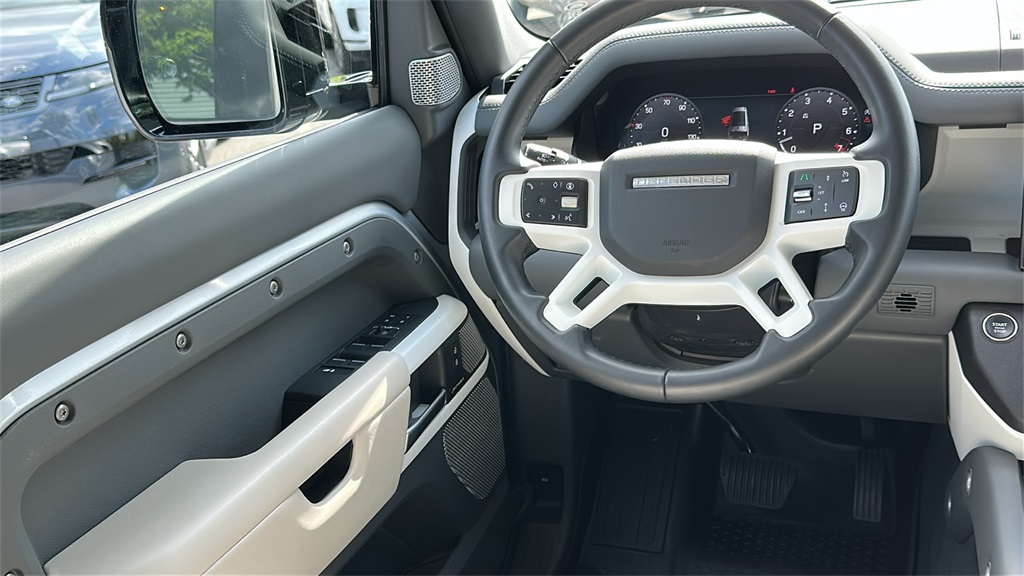 2024 Land Rover Defender 130 S photo 26