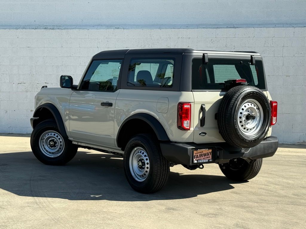 2025 Ford Bronco Base photo 4