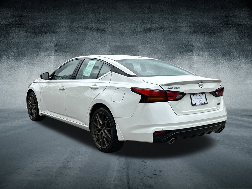 2025 Nissan Altima 2.5 SR photo 2
