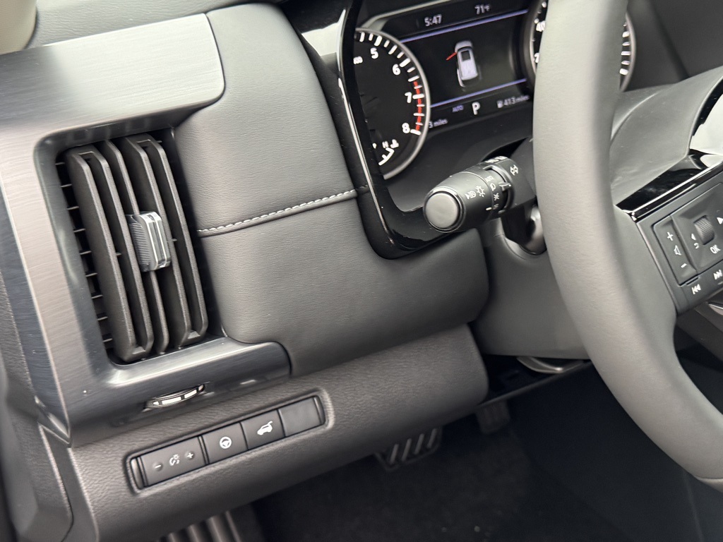 2025 Nissan Pathfinder SL photo 11