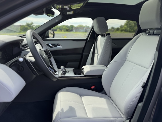 2026 Land Rover Range Rover Velar SE photo 14