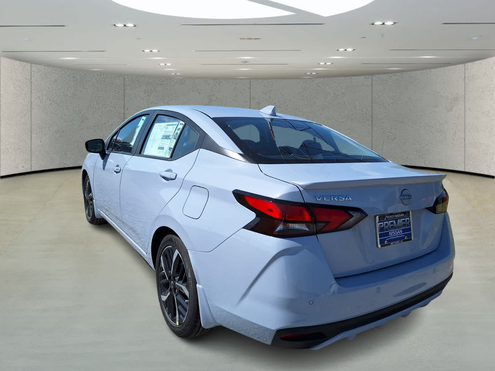 2025 Nissan Versa SR photo 3