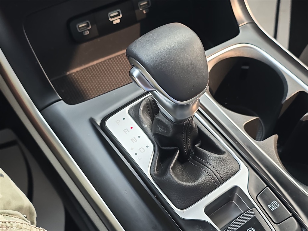 2024 Kia Carnival LX photo 24