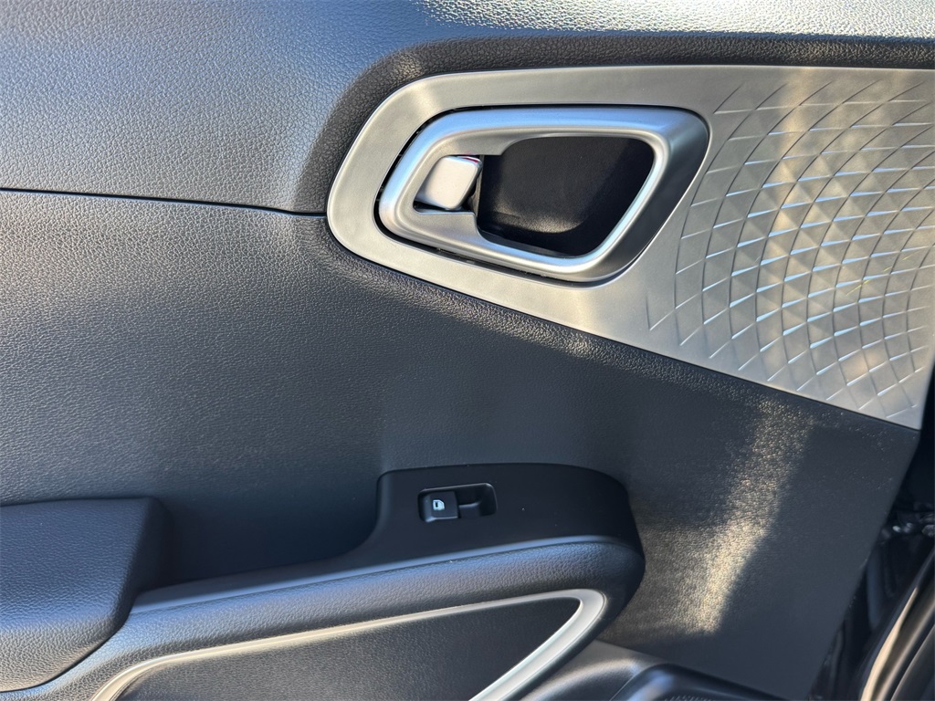 2023 Kia Soul LX photo 16
