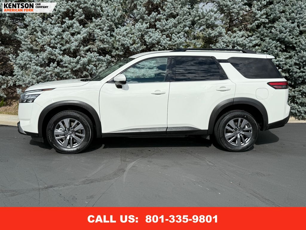 2025 Nissan Pathfinder SV photo 4