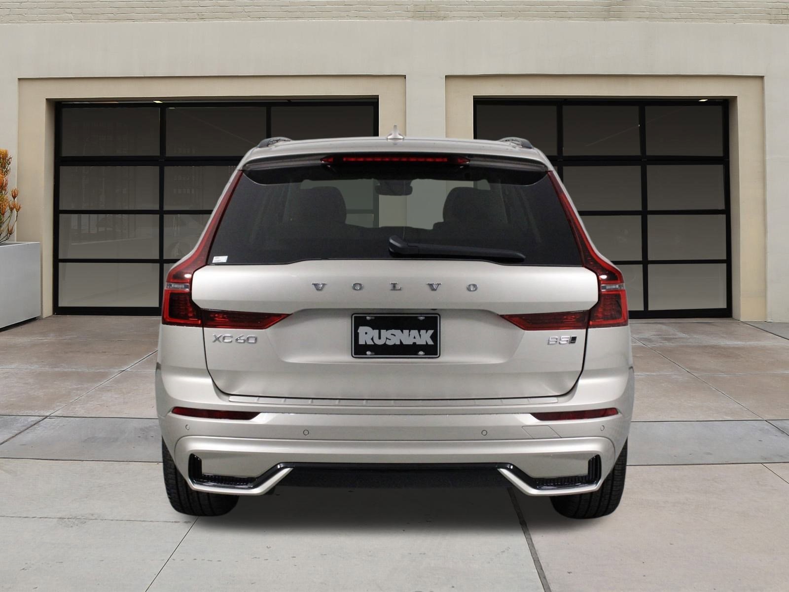 2026 Volvo XC60 B5 photo 4