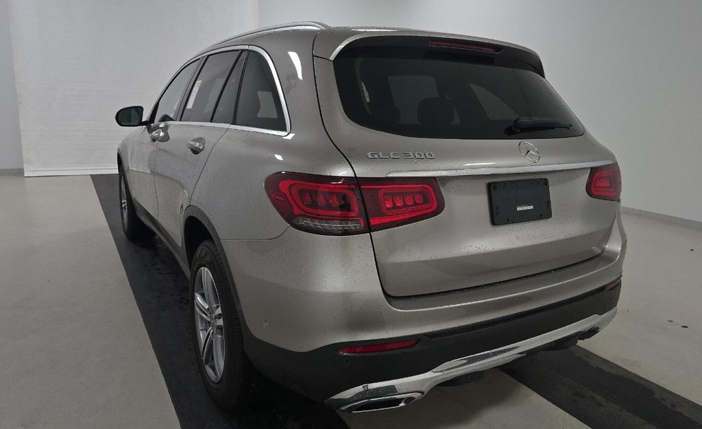 2022 Mercedes Benz GLC 300 photo 2