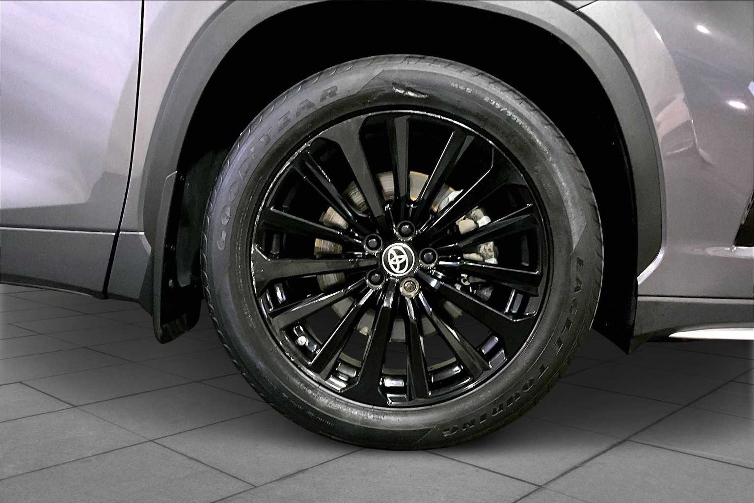 2023 Toyota Highlander XSE photo 9