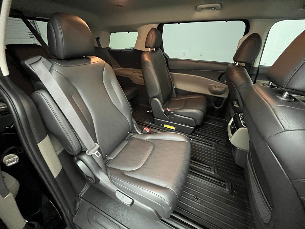 2025 Kia Carnival EX photo 20