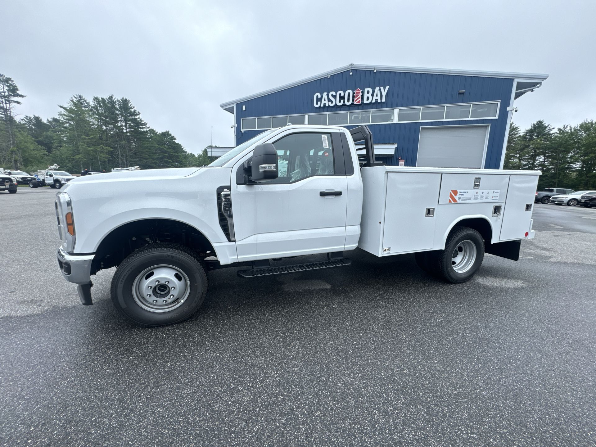 2025 Ford F-350 Super Duty Chassis Cab XL's photo