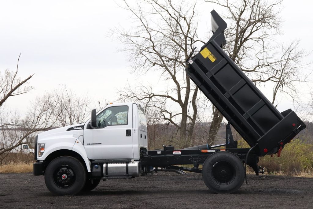 2025 Ford F-750 photo 17