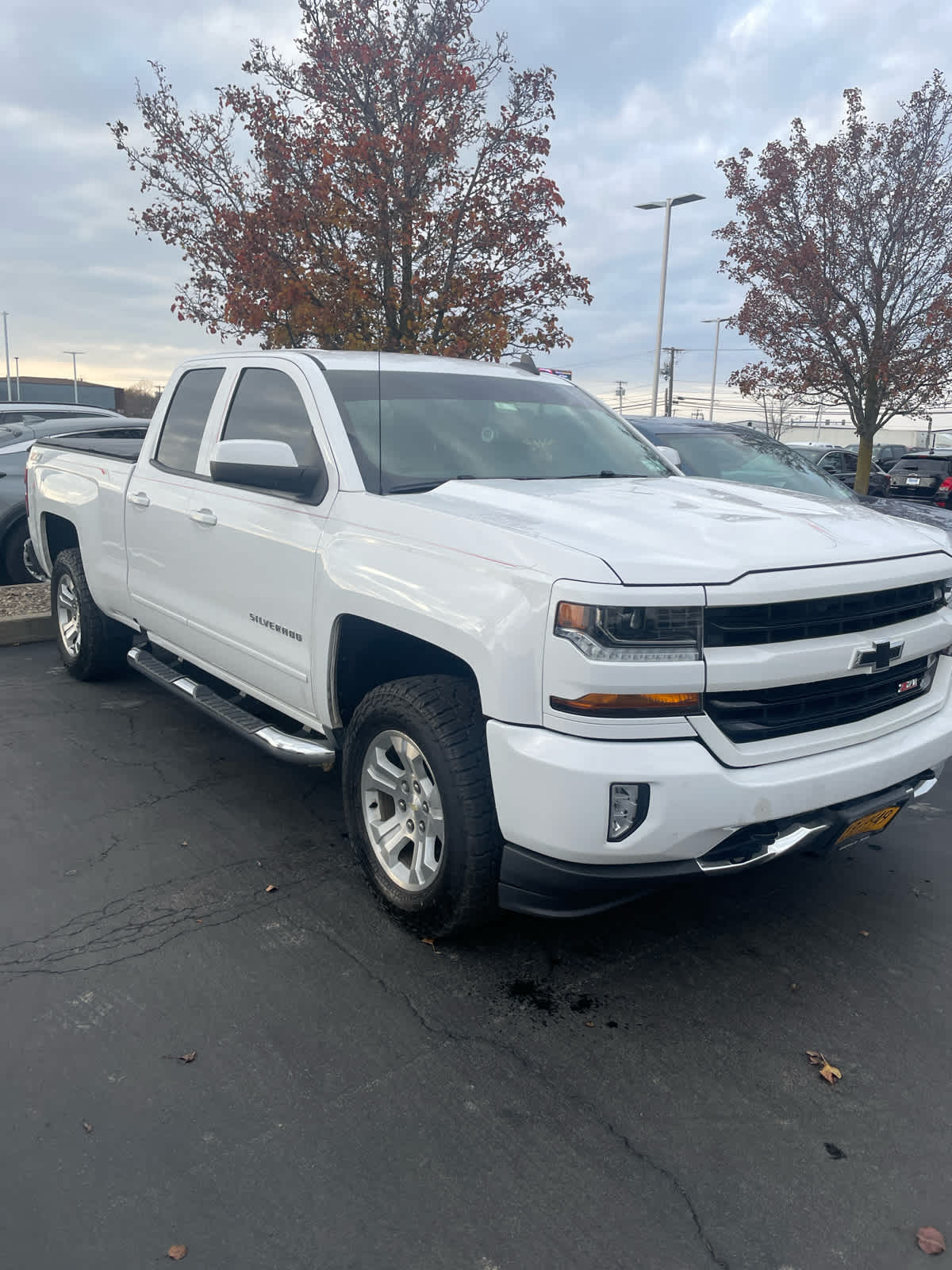 2017 Chevrolet Silverado 1500 LT photo 2