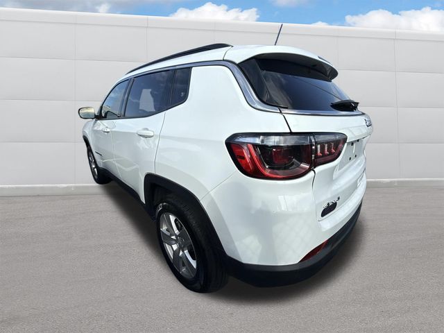 2022 Jeep Compass Latitude photo 2