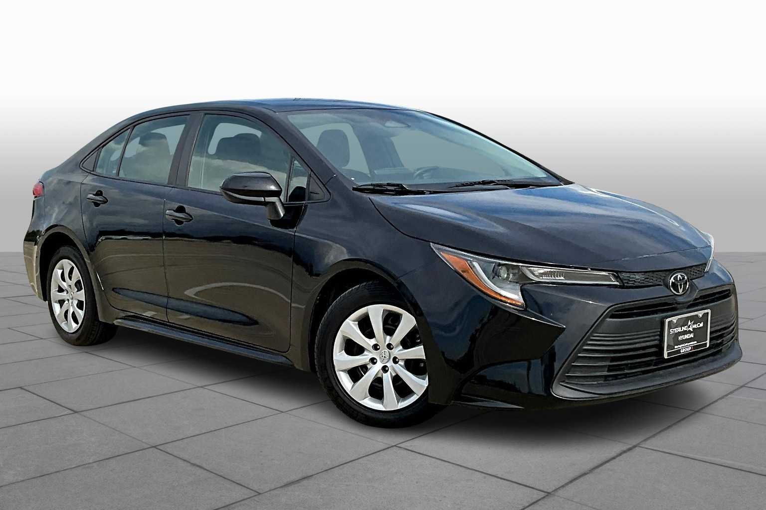 2023 Toyota Corolla LE photo 2