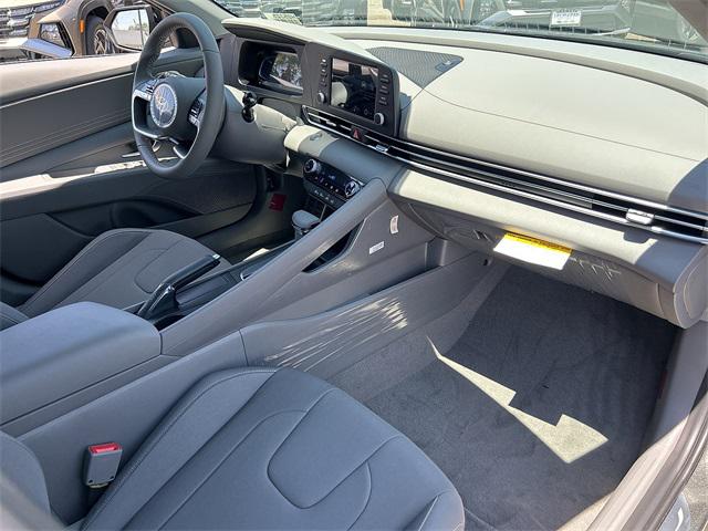 2025 Hyundai Elantra SEL Sport photo 16