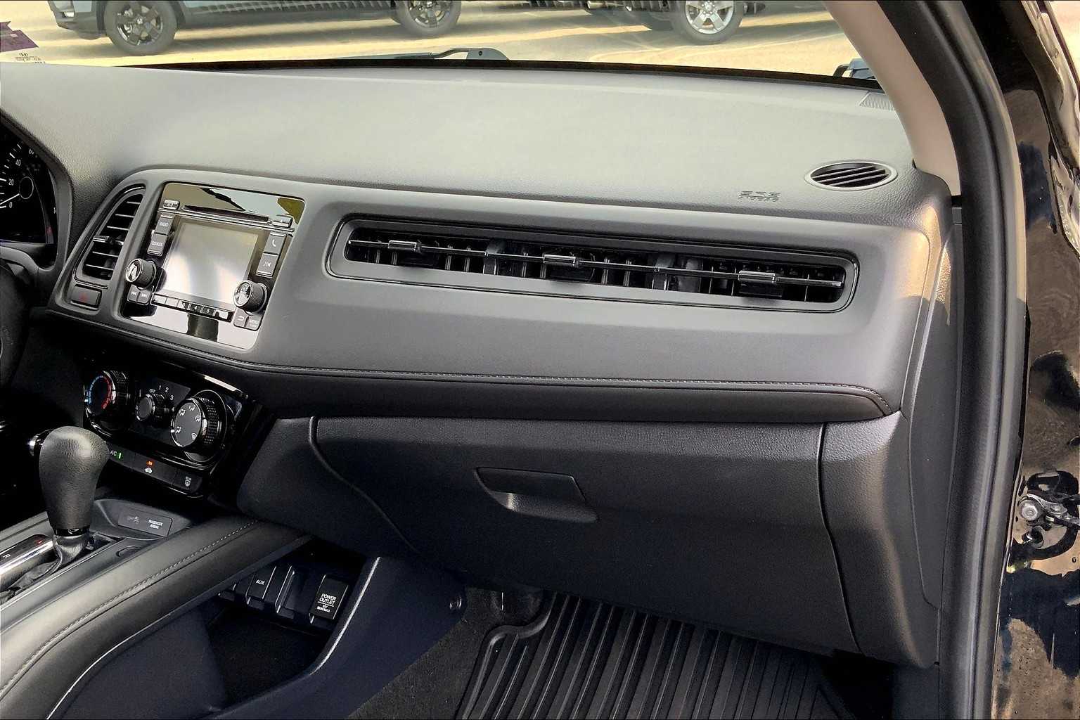 2018 Honda HR-V LX photo 17