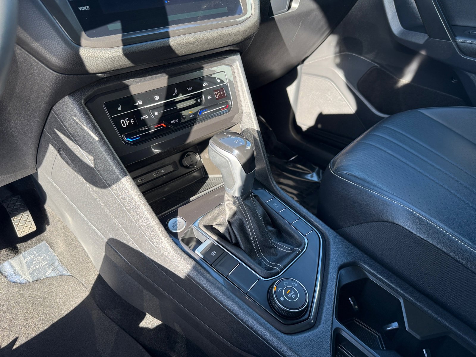 2022 Volkswagen Tiguan SE photo 13