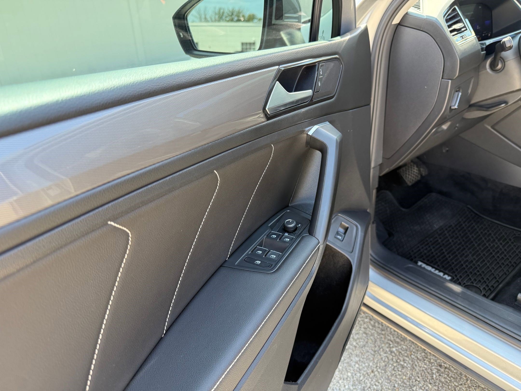 2023 Volkswagen Tiguan SE photo 19