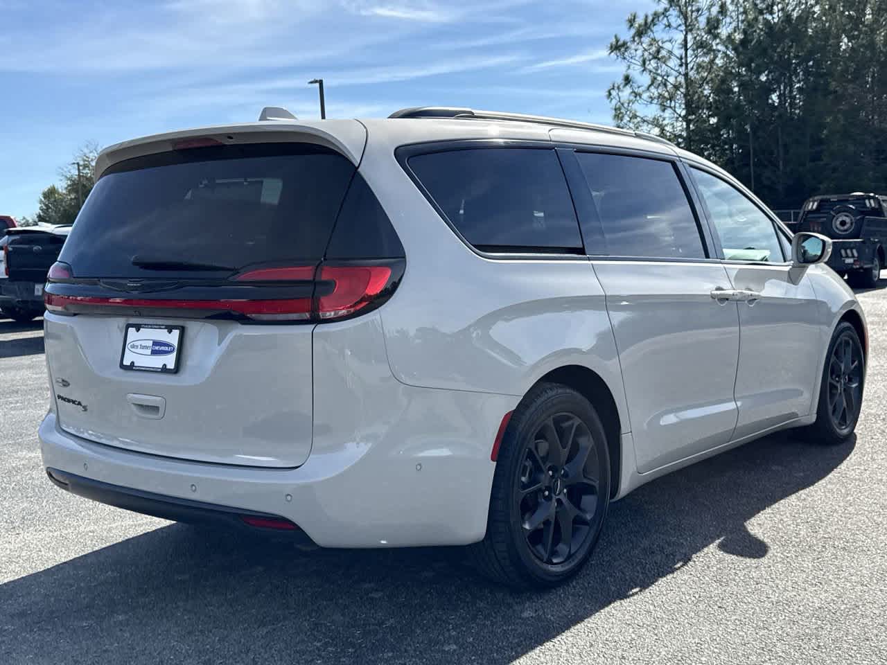 2021 Chrysler Pacifica Touring L photo 4