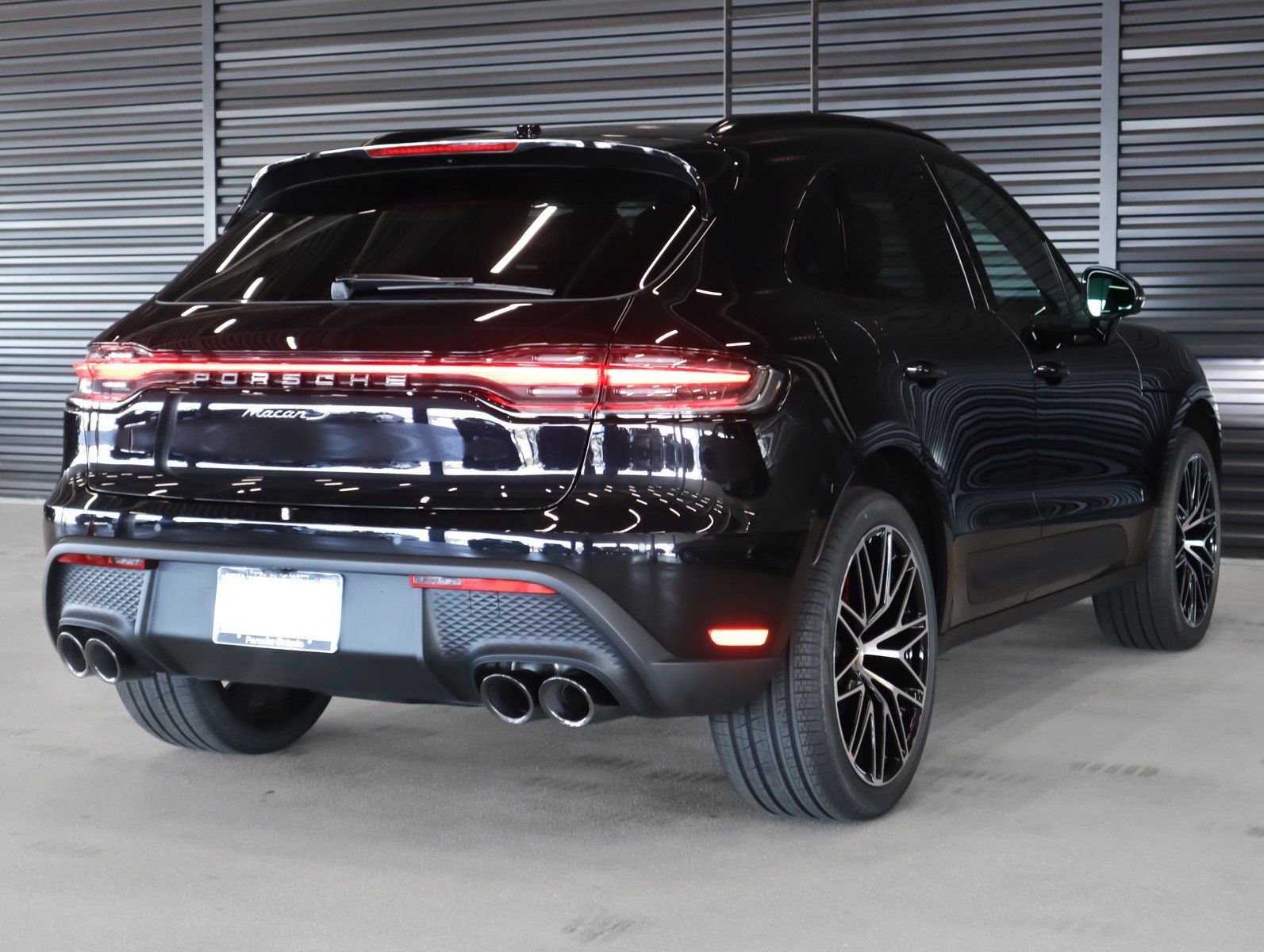 2025 Porsche Macan S photo 11