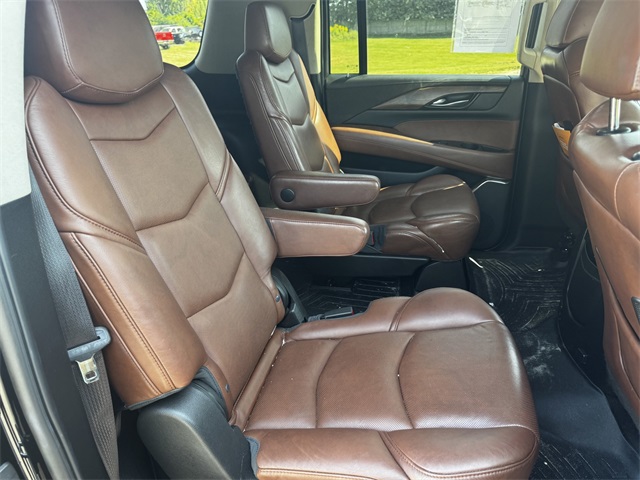 2016 Cadillac Escalade ESV Premium photo 17