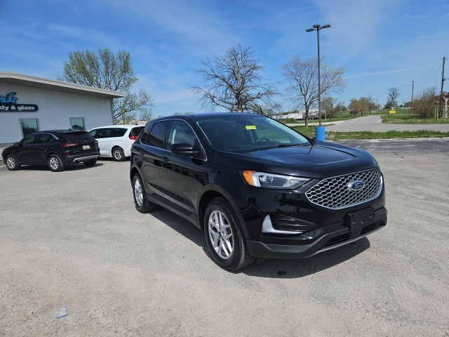 2024 Ford Edge SEL photo 2