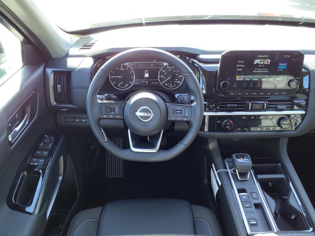 2025 Nissan Pathfinder SL photo 6