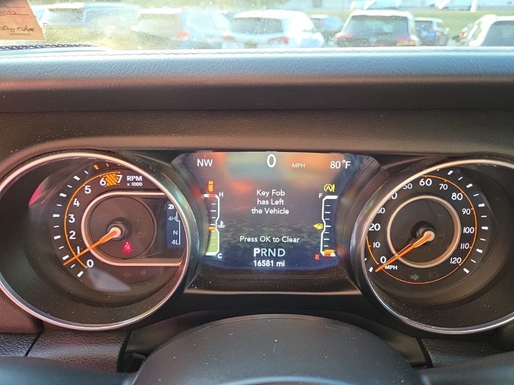 2022 Jeep Wrangler Unlimited Sahara photo 17
