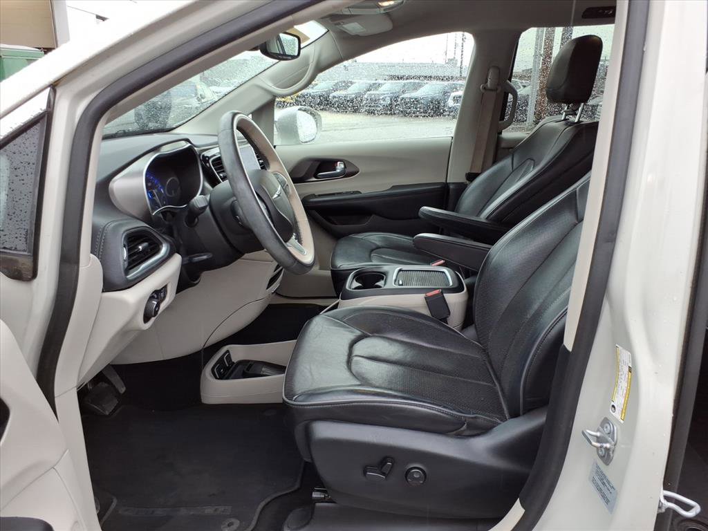 2017 Chrysler Pacifica Limited photo 9