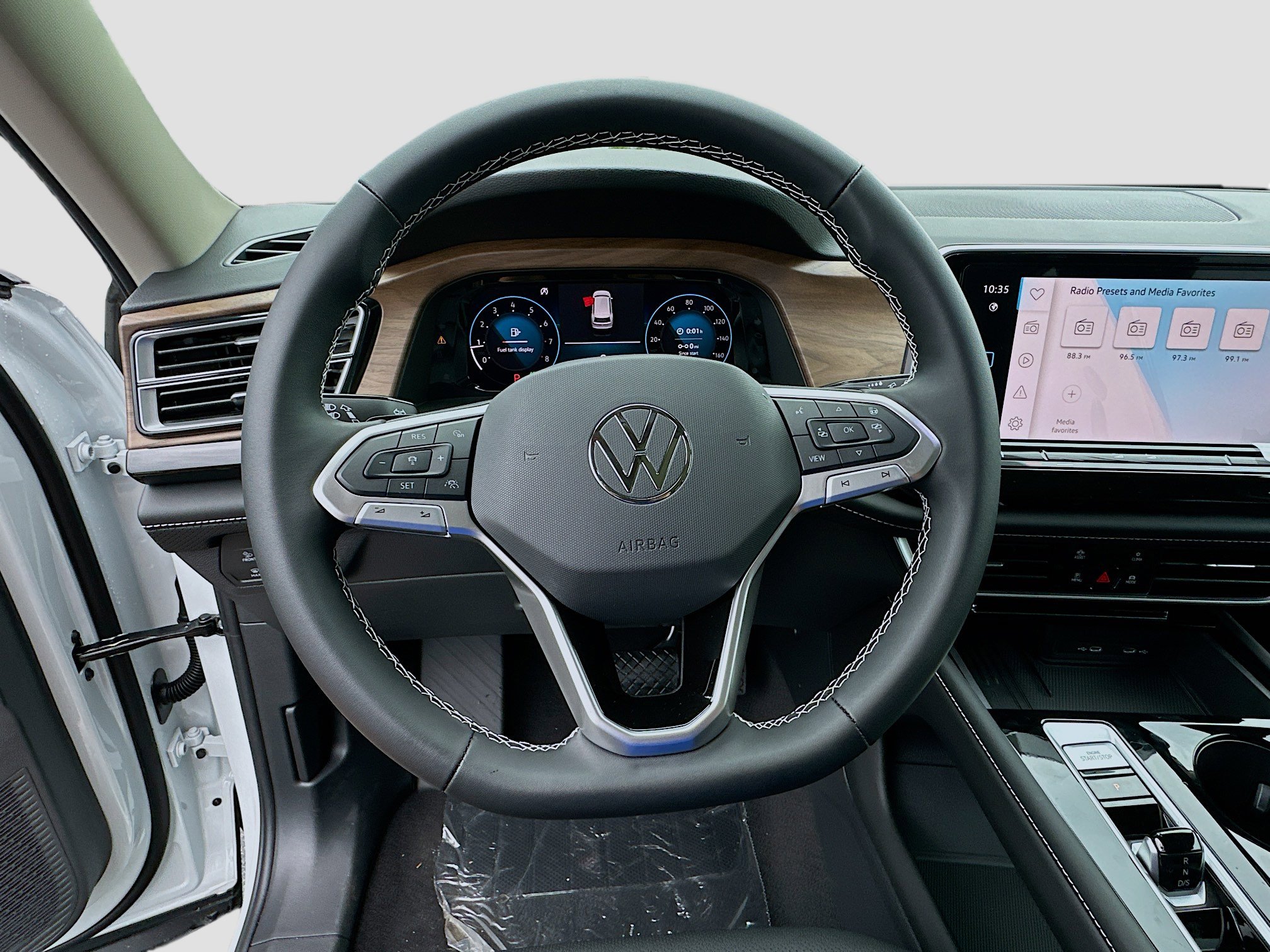 2026 Volkswagen Atlas SE Technology photo 2