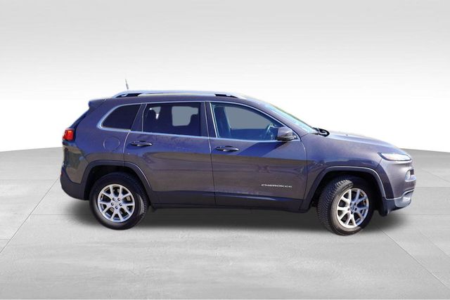 2017 Jeep Cherokee Latitude photo 2
