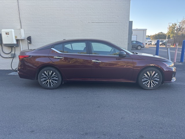2024 Nissan Altima 2.5 SV photo 4