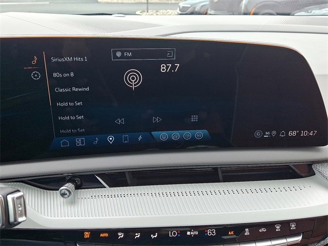 2025 Cadillac Optiq Luxury photo 14