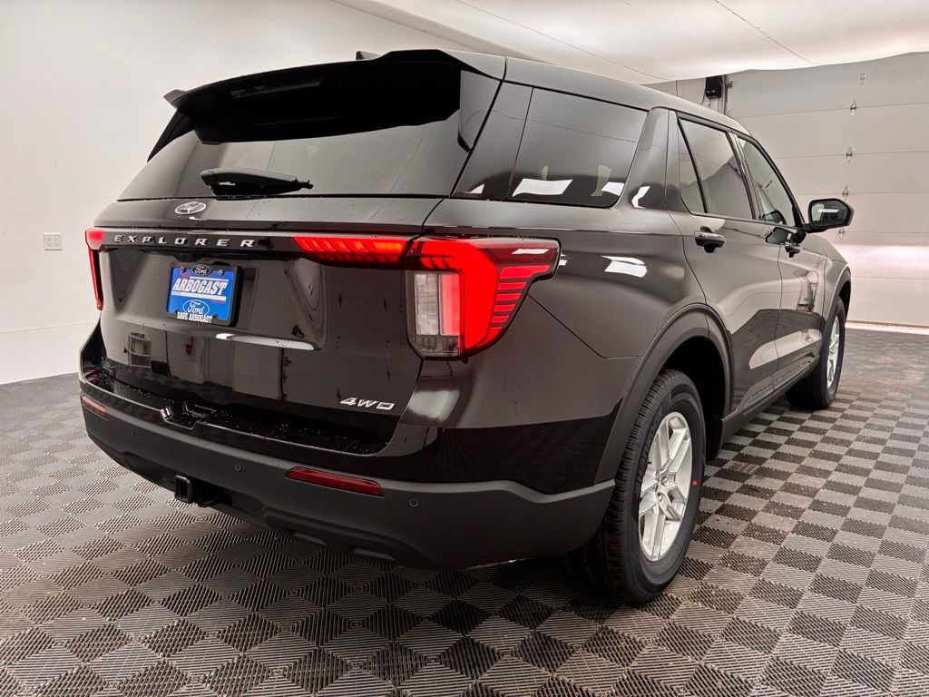 2026 Ford Explorer photo 2