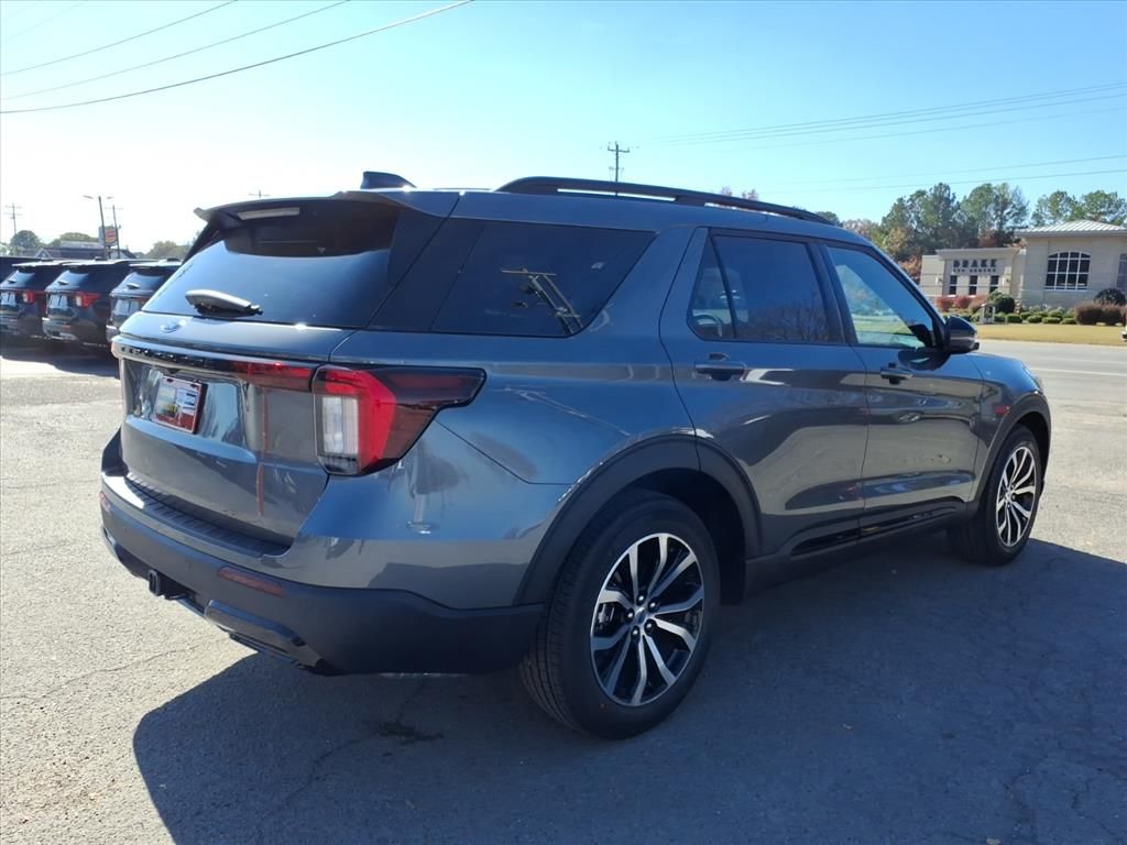 2026 Ford Explorer ST-Line photo 4