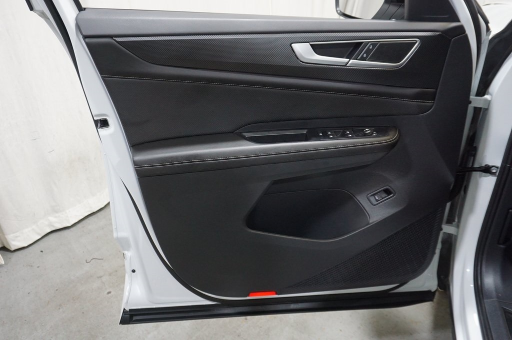 2025 Volkswagen Atlas Cross Sport SEL R-Line photo 25