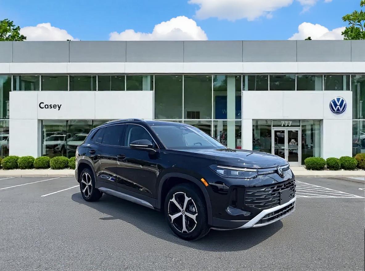 2025 Volkswagen Tiguan SE's photo
