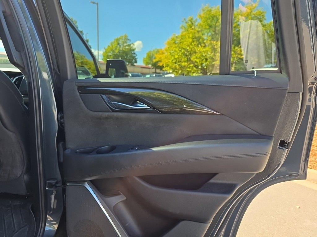 2019 Cadillac Escalade Platinum photo 18
