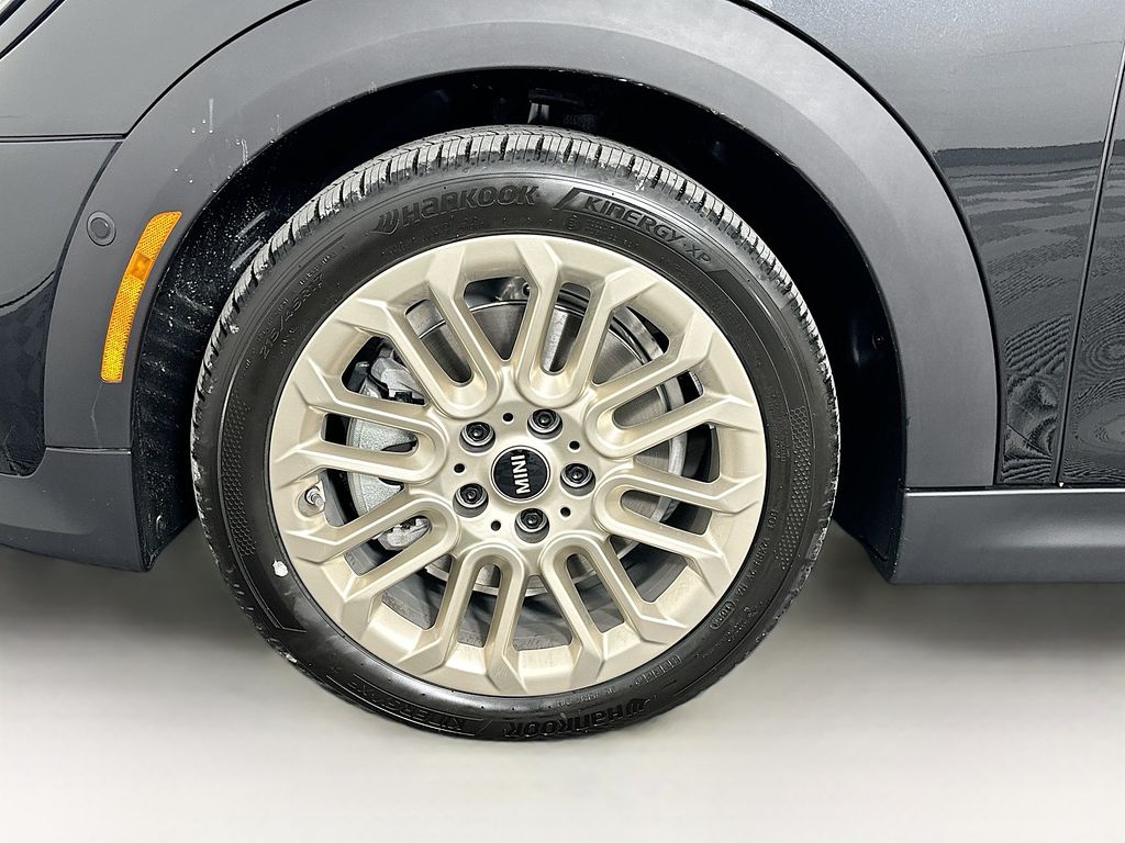 New 2025 Black MINI Signature Plus image 22