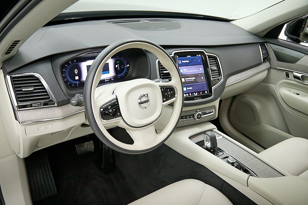 2023 VOLVO XC90 - Image 12