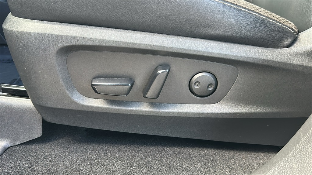 2022 Nissan Pathfinder SL photo 12