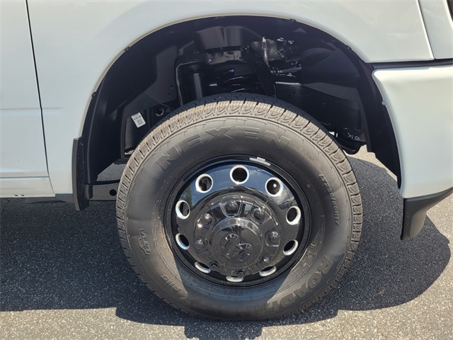 2025 Ram 3500 Big Horn photo 6