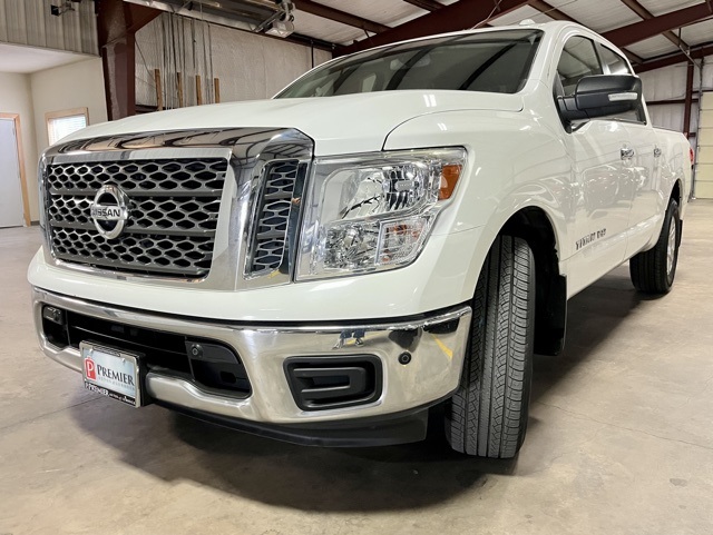2018 Nissan Titan SV photo 3