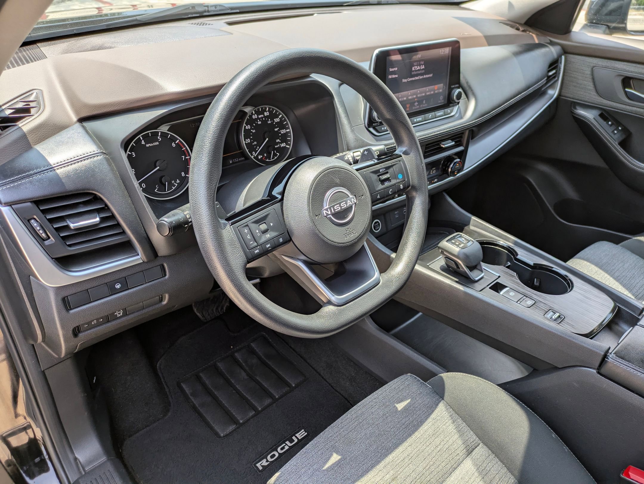 2023 Nissan Rogue SV photo 9