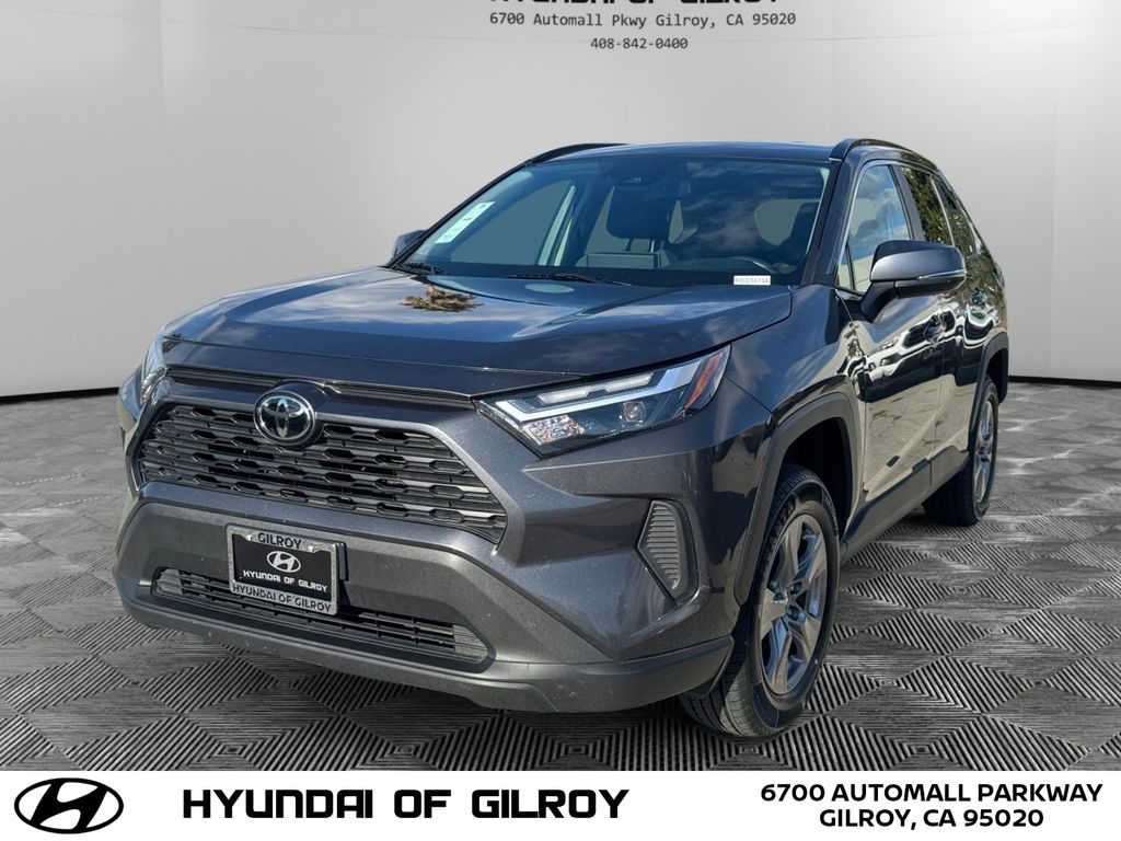 2024 Toyota RAV4 XLE's photo