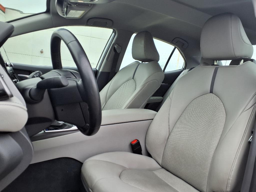 2022 Toyota Camry Hybrid XLE photo 6