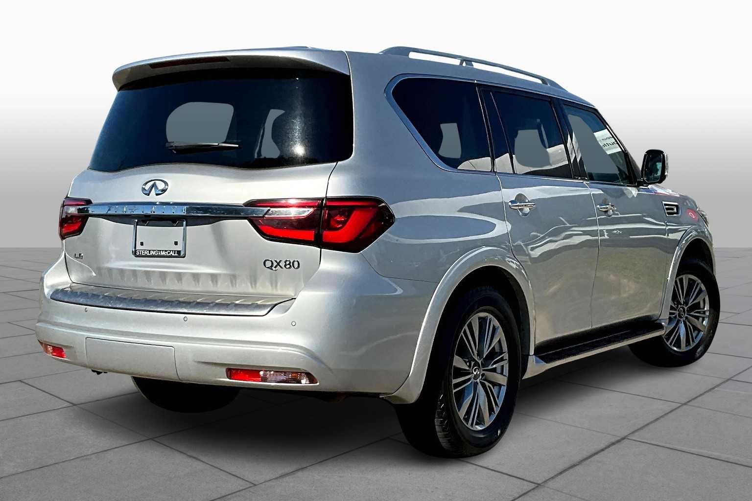 2022 Infiniti QX80 Luxe photo 11