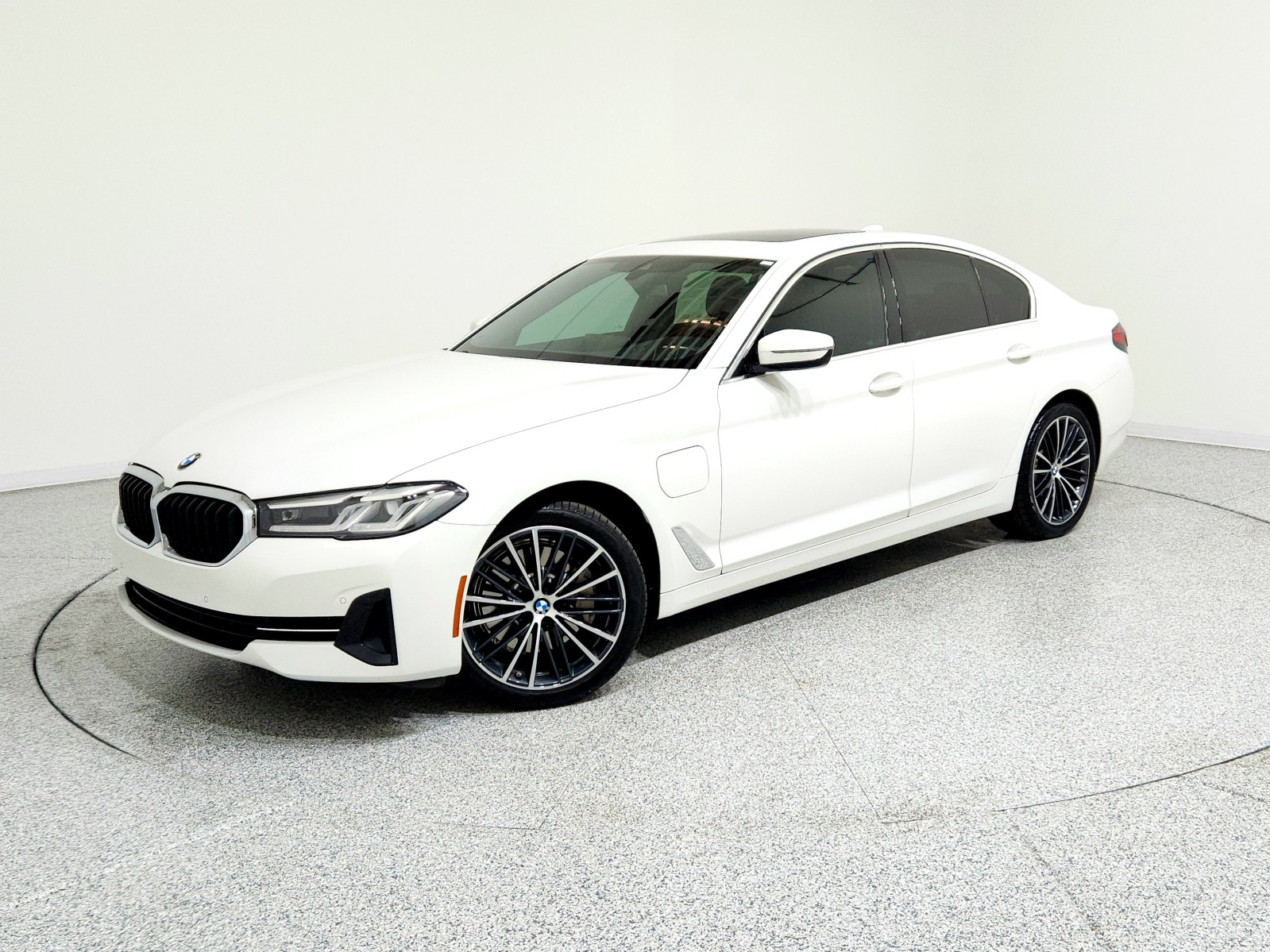 2021 BMW 5 Series 530e's photo