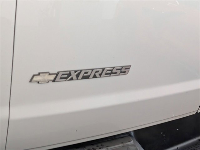 Used 2020 Silver Ice Metallic Chevrolet 1LT image 8